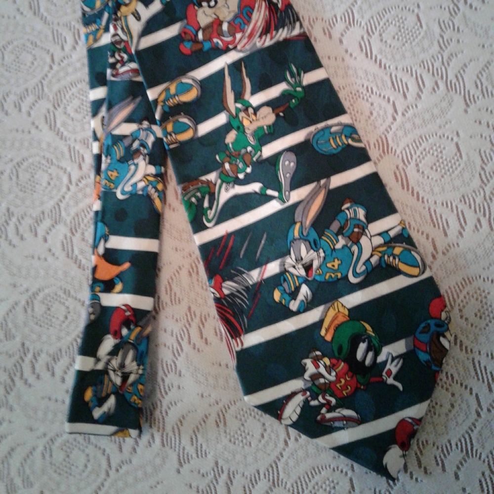 🌺 Mens Looney Tunes Mania Football Necktie